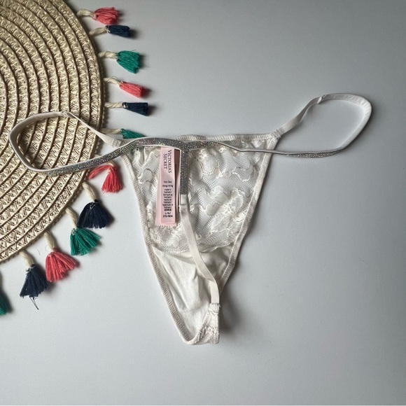 Victoria's Secret Shine Strap Lace V-String Panty White Medium NEW - Picture 3 of 5